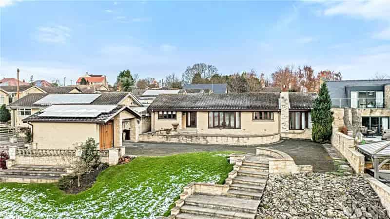 4 Bedroom Detached Bungalow for Sale Ample Development Potential