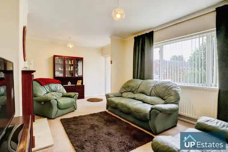 3 Bedroom Semi Detached House to Rent No Chain Spacious Garden
