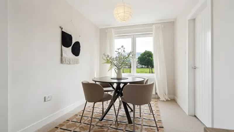 Semi Detached Villa near Stirling with 3 Double Bedrooms and Garage
