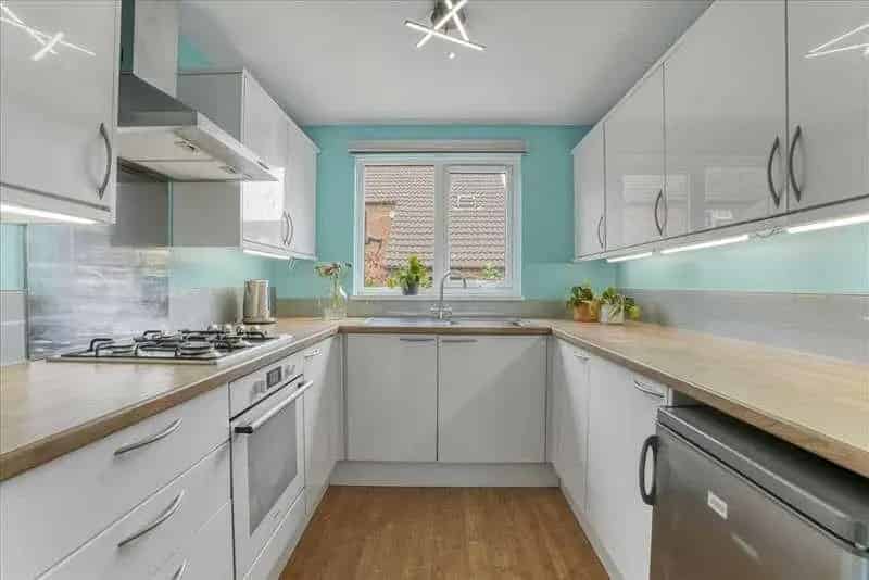2 Bed Bungalow for Sale - Modern Kitchen & Bathroom