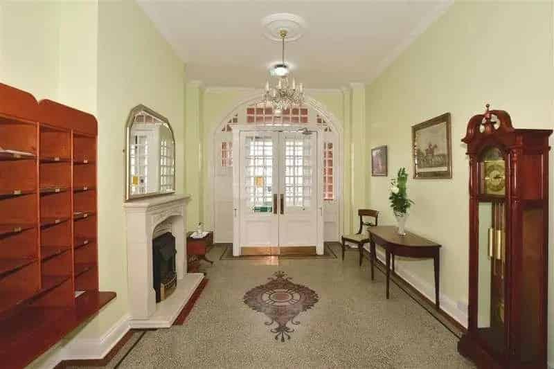 2 Bed Flat for Sale Near Train Station