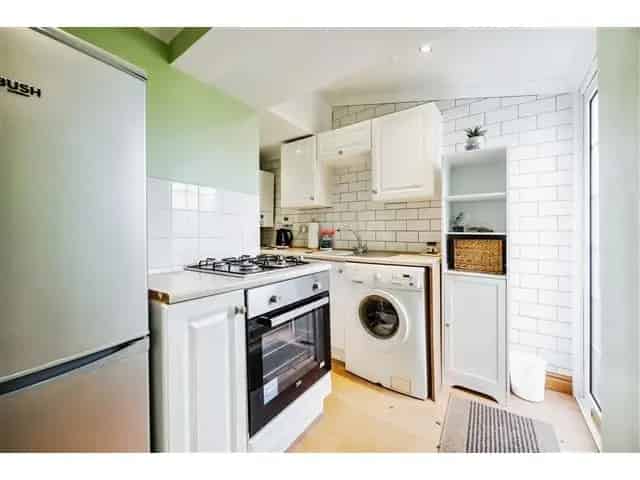 2 Bedroom Flat for Sale near Alexandria Town Centre