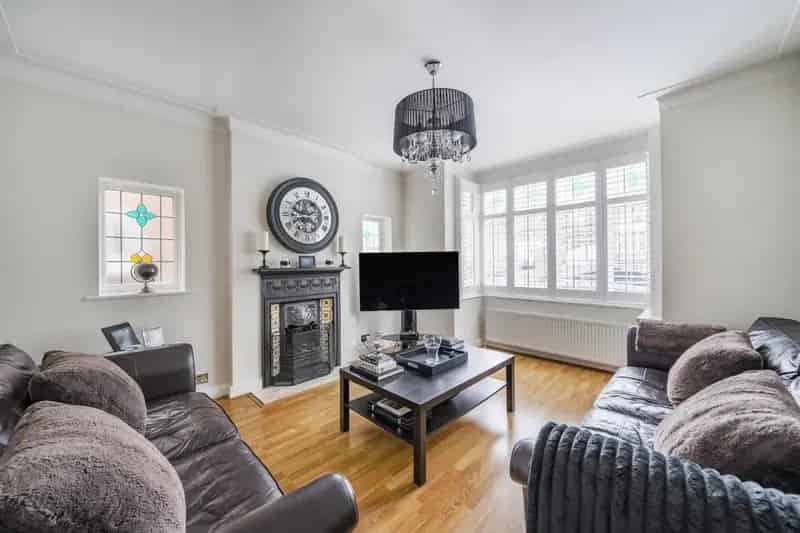 Three Bedroom Semi-Detached House with Large Garden