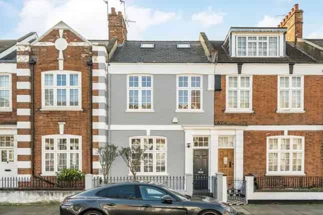 Four Double Bedroom Family House for Sale in Fulham SW6