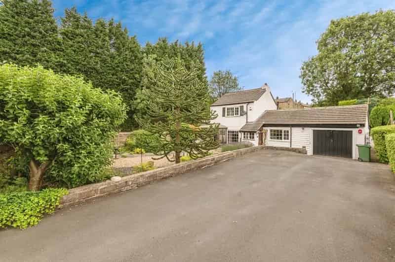3 Bedroom Detached House For Sale Morley West Yorkshire