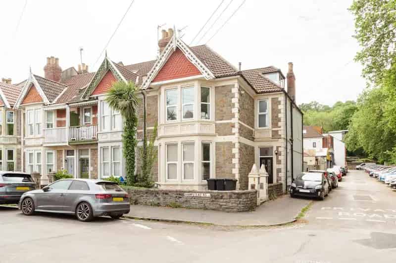 2 bedroom maisonette for sale