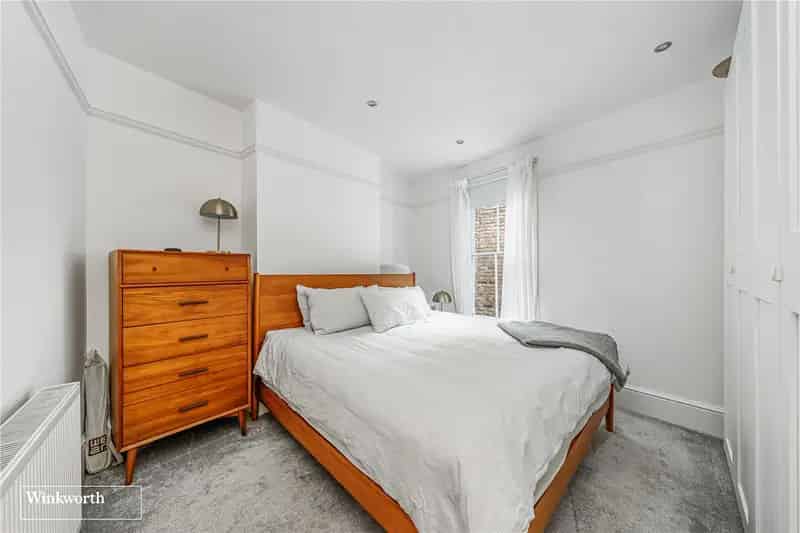 2 Bedroom Apartment with Garden in Chiswick London