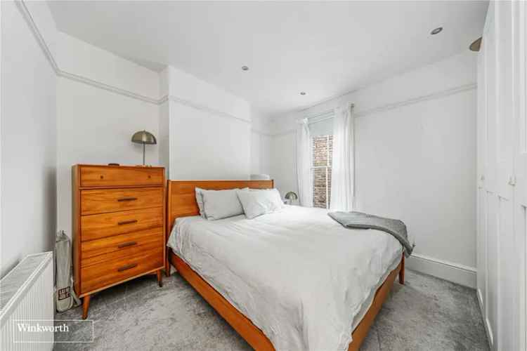 2 Bedroom Apartment with Garden in Chiswick London