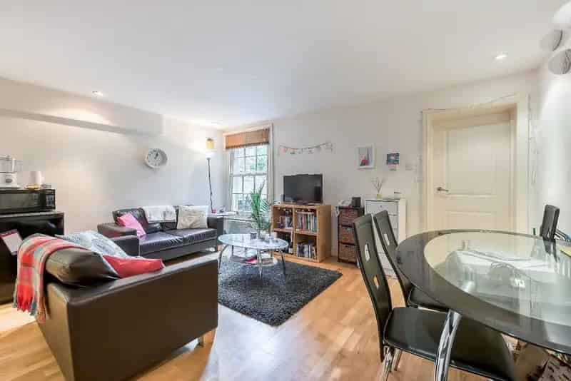 1 Bedroom Apartment Kennington Balcony Modern Kitchen Close to Stations