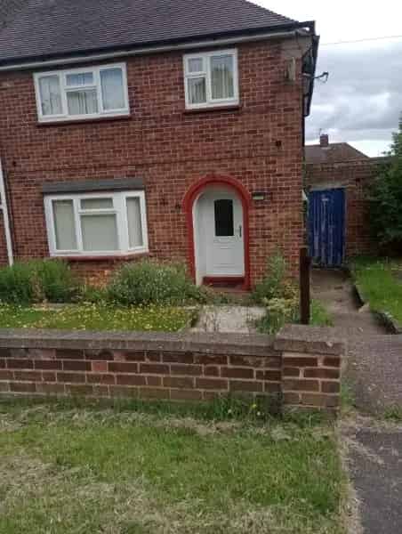 Family Home with Summerhouse and Great Transport Links