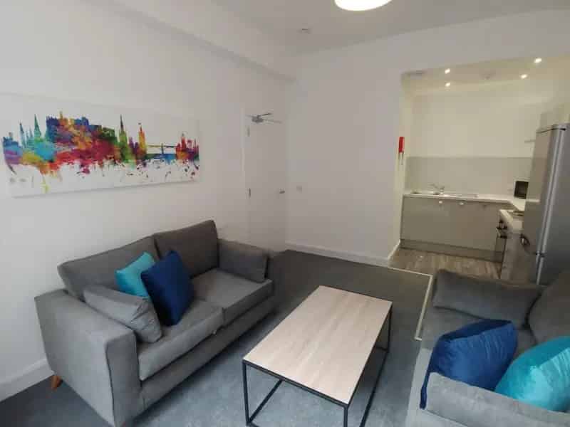 2 Bedroom Flat to Rent