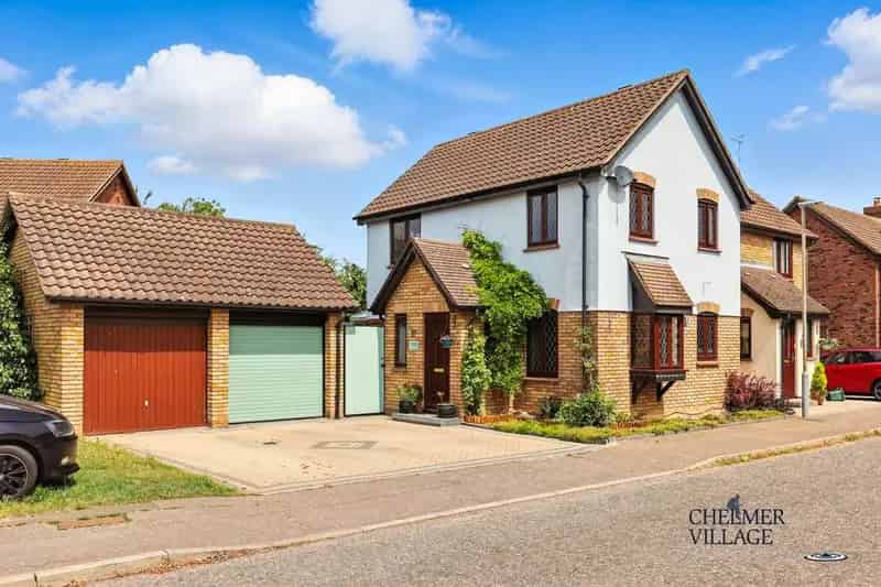 3 Bedroom Semi Detached House For Sale Chelmer Village