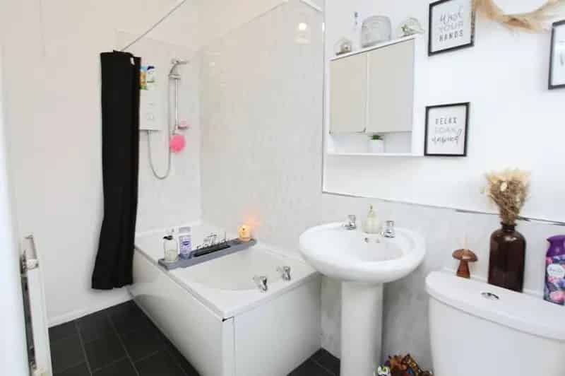 3 Bedroom Terraced House Near Schools and Amenities