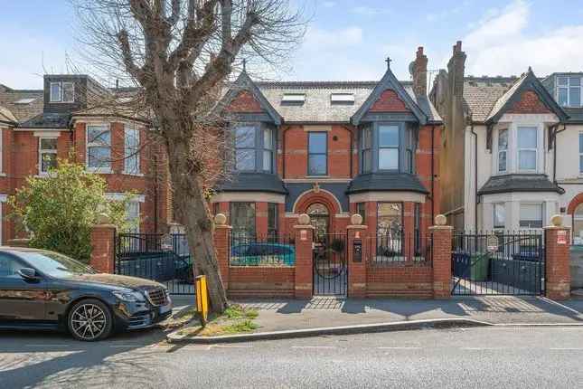 6 Bedroom House in Ealing W5 - Luxury Renovation