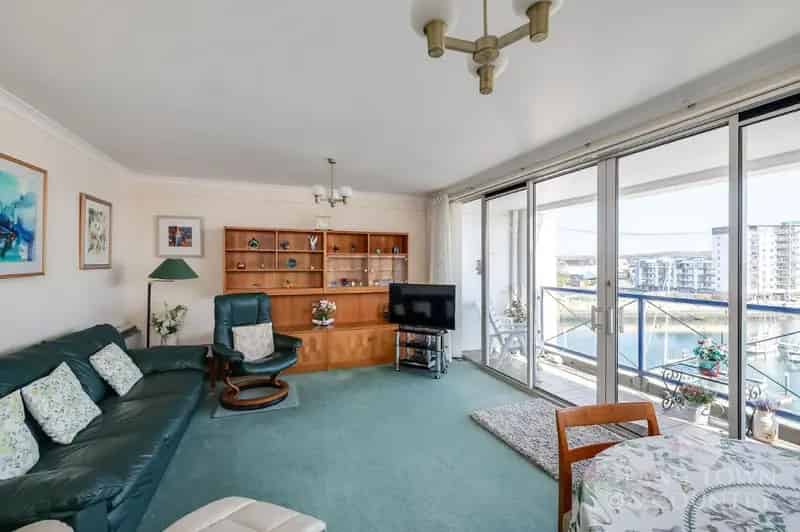 2 Bed Apartment Sutton Harbour Plymouth Water Views Garage