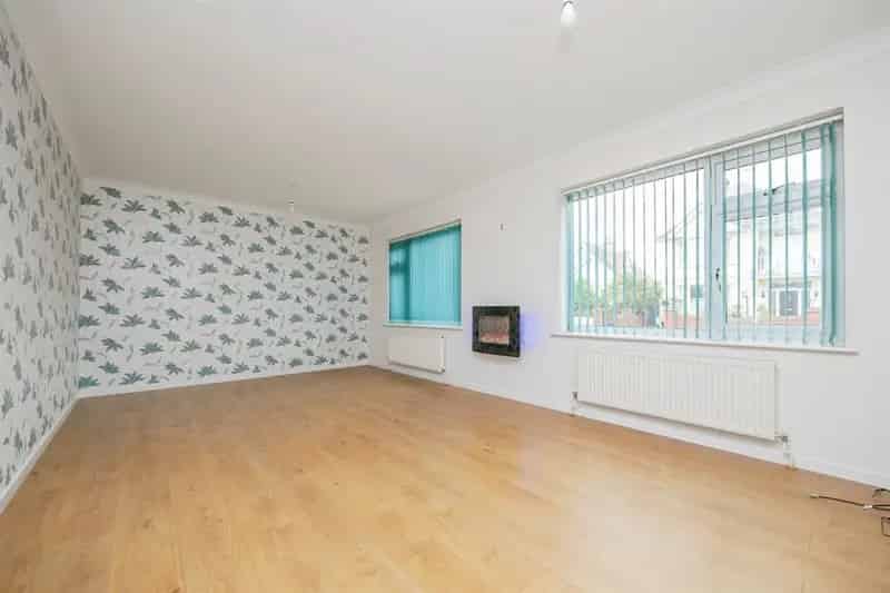 5 Bed Detached House with Conservatory and Garage