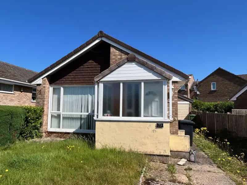 2 bedroom detached bungalow for sale