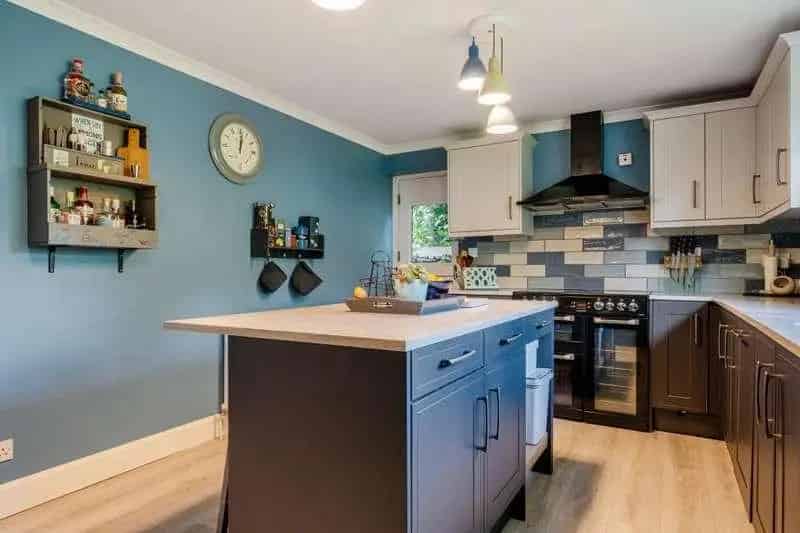 3 Bed Detached House for Sale in Curbridge