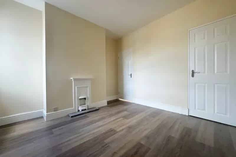 2 Bed Terrace House Near Shops and Schools - Zero Deposit Available