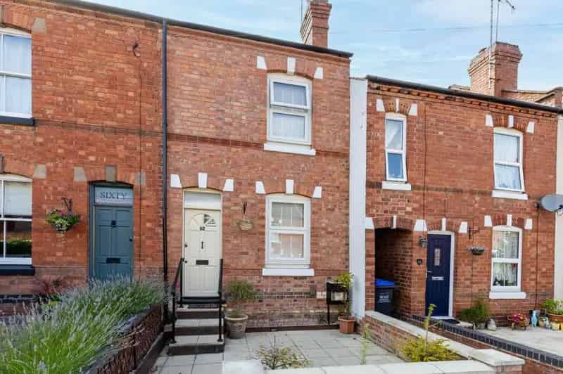 2 Bedroom Mid Terrace House Kenilworth Warwickshire