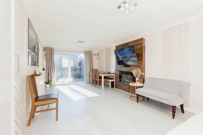 End of Terrace Family Home Rivers Development 3 Beds Parking Garden Workshop