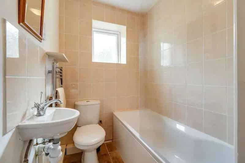 1 Bed Flat for Sale in Cheltenham Near Sandford Park