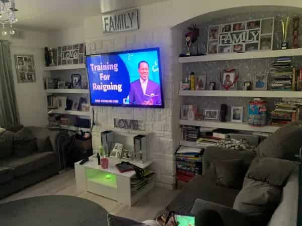 Cozy 3-Bed Semi-Detached House Near Parks and Schools