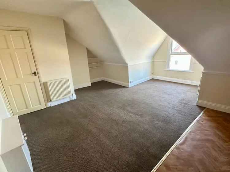 1 Bedroom Flat Near Shops and Restaurants