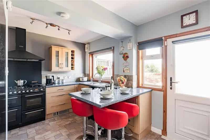 3 Bed Semi-Detached House with 3 Reception Rooms and Garden
