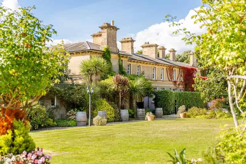 10-Bed Boutique Hotel Near Osborne House East Cowes