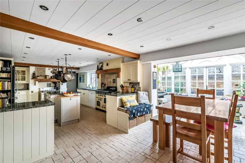 6 Bedroom Detached House for Sale Near Hawthorns School
