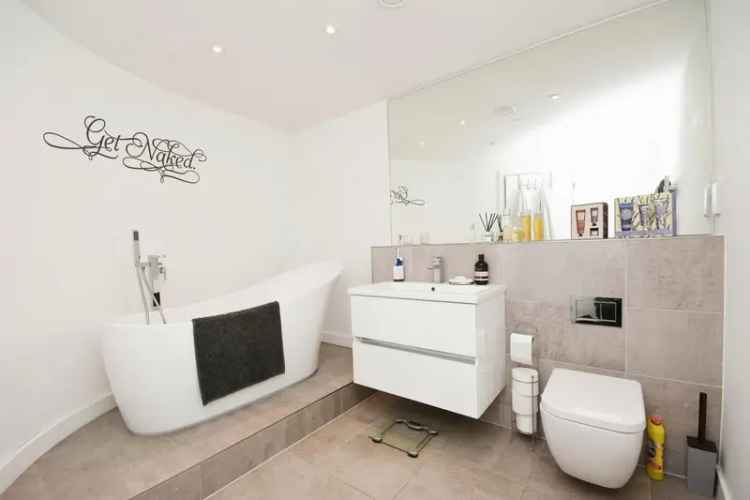 Luxury 2-Bed Gated Apartment  Old Moulsham