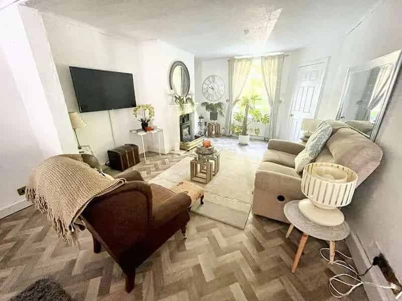 2 Bed House for Sale Charming Cottage with Garden and Parking