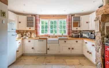 5 Bedroom Devon Cottage Modern Comforts Family Home
