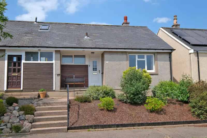 One Bedroom Bungalow in Banchory with Parking and Gardens
