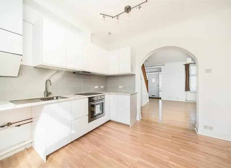 Newly Renovated 2-Double Bedroom House with Off Street Parking