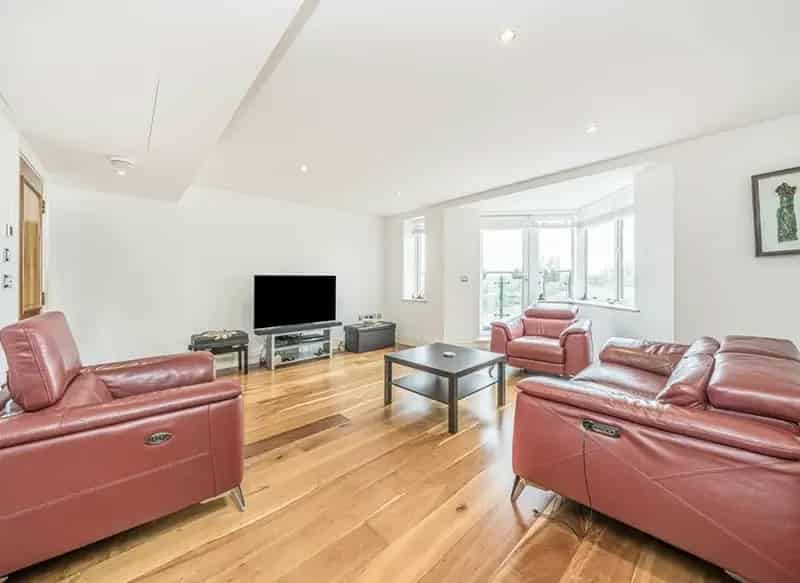 3 Bedroom Apartment Strand Drive Low Maintenance Living Near Kew Gardens