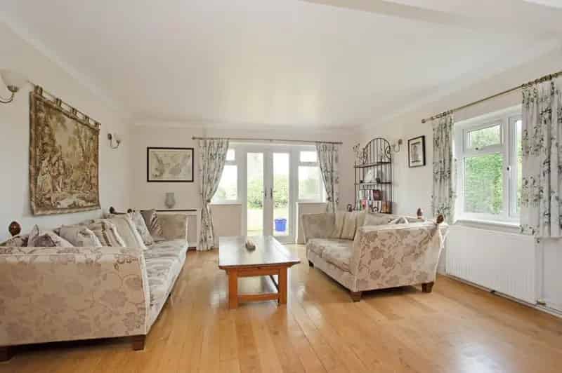 4 Bedroom Detached House Chipstead