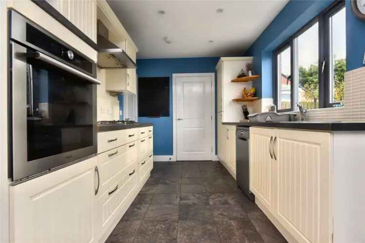 House For Sale in Leeds, England