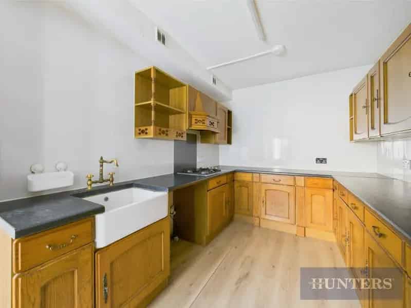 3 Bedroom Flat To Let in Scarborough South Side