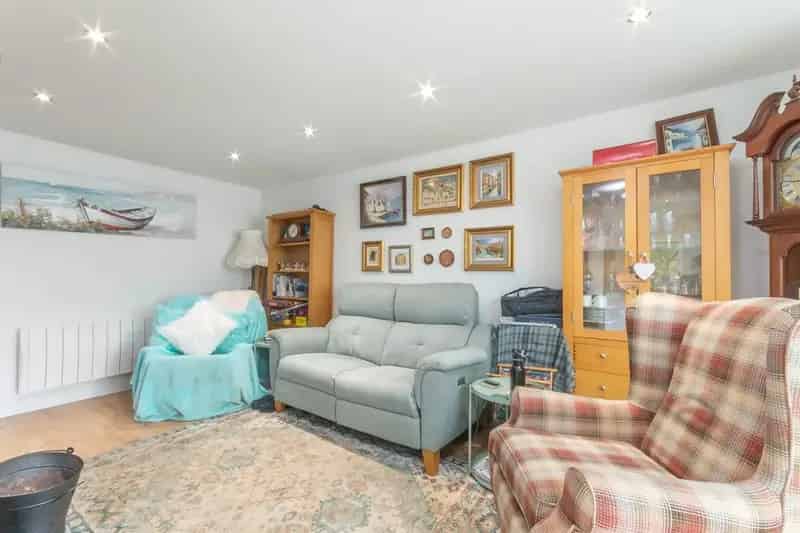 3-Bedroom House with Garden and Summerhouse