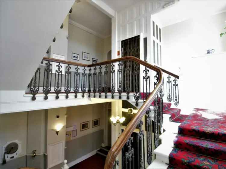 Large 1-Bedroom Apartment in Central Hove Gwydyr Mansions