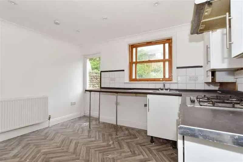 2 Bed House For Sale - Modernisation Needed - Auction