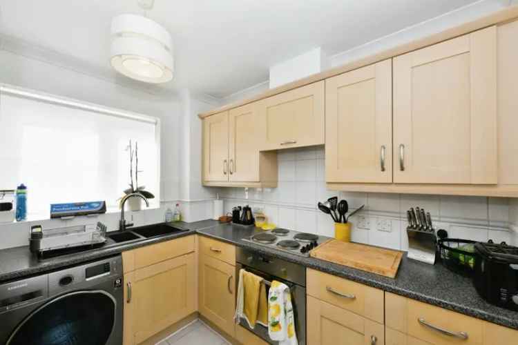 Two Bedroom Top Floor Apartment with En Suite and Parking