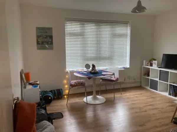 1 Bedroom Ground Floor Council Flat Near Grange Hill Tube