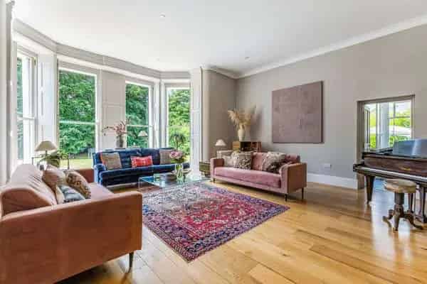 Froyle House Apartment: Elegant 2300 sq ft Period Residence