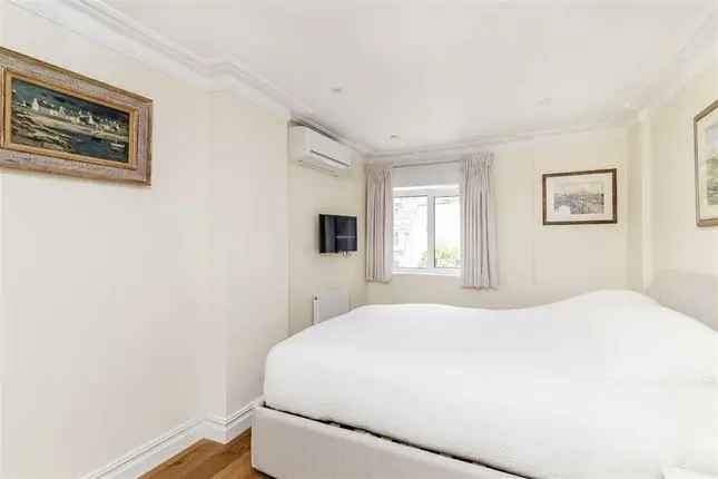 Flat to rent in Weymouth Street, London W1G