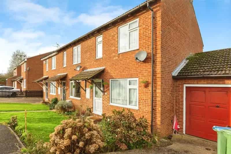 End Terrace House Haydon Hill Aylesbury 3 Beds