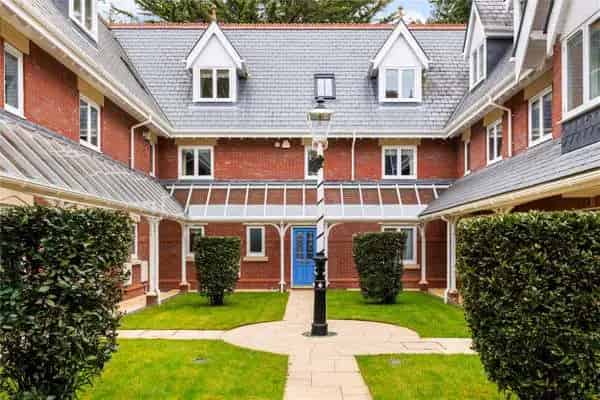 Four Bedroom Mews House Near Branksome Chine Beach