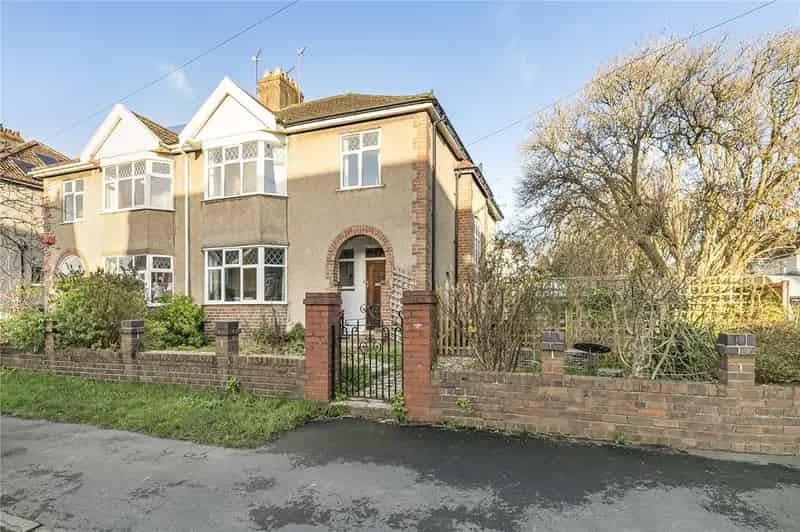 5 bedroom semi-detached house for sale